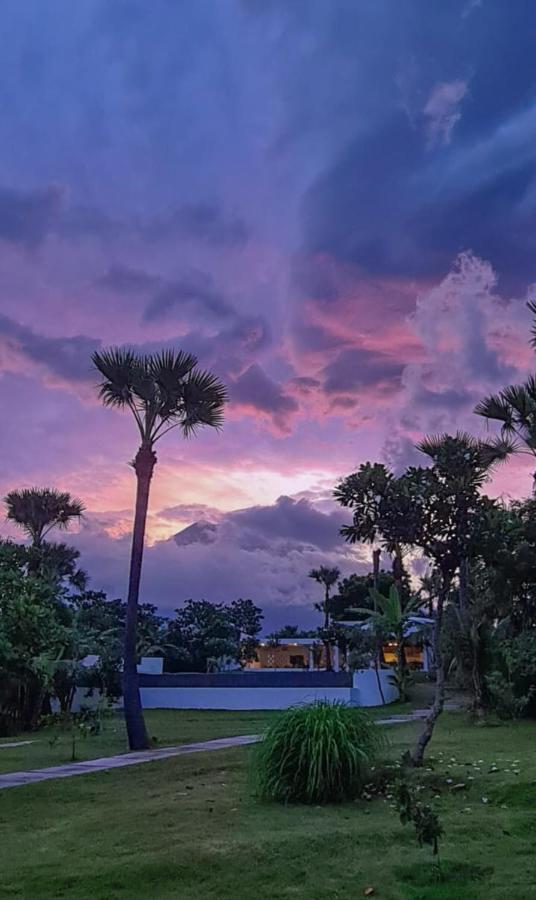 Palm Springs Bali Dive Resort Tulamben Exteriör bild