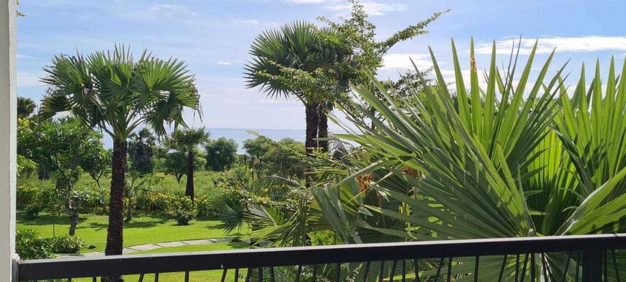 Palm Springs Bali Dive Resort Tulamben Exteriör bild